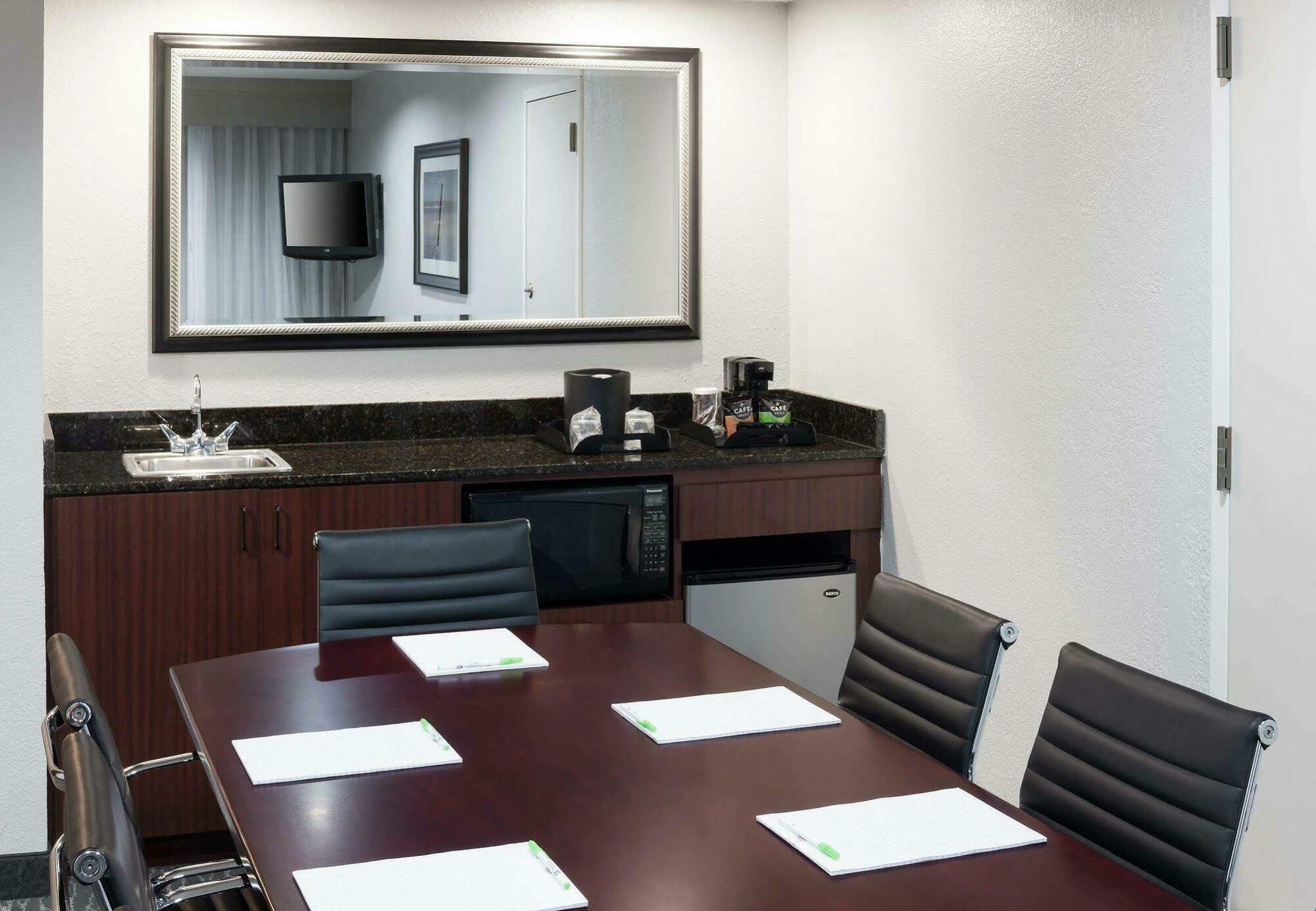 Courtyard By Marriott Waco Exterior foto